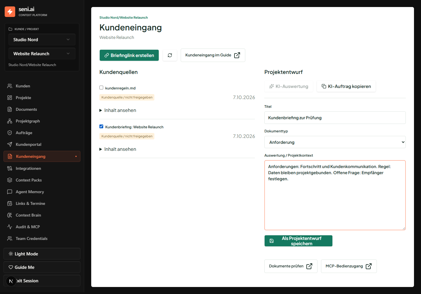Getrennter Kundeneingang mit Quellen und belegtem Projektentwurf